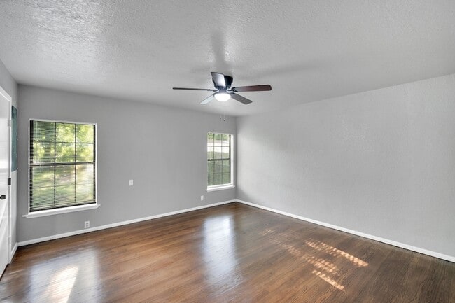 Photo - 772 Fernwood St