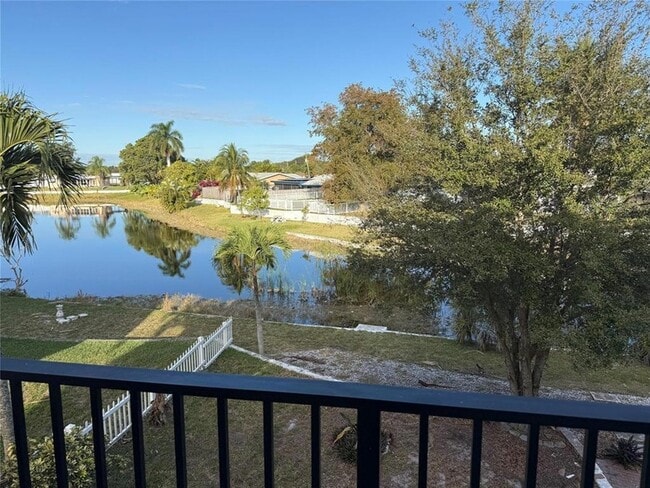 Building Photo - 1235 W River Dr Unit 3