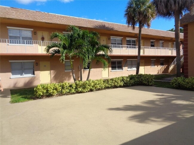 Building Photo - 101 NE 41st St Unit A10