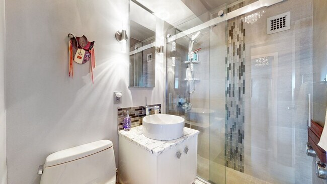 Photo - 8 Whittier Pl Unit GO ID1238047P