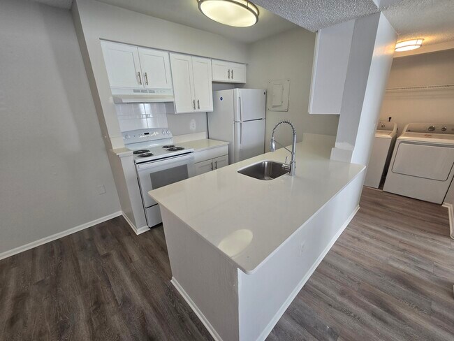 Photo - West Winds Apartments