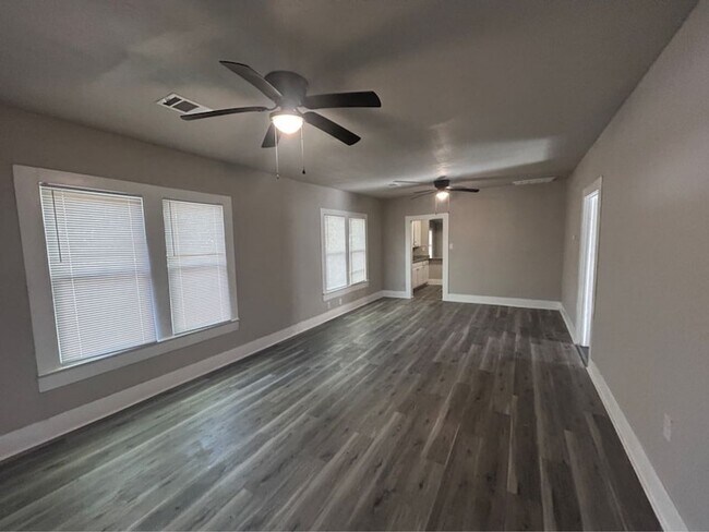 Photo - 1710 W 15th St