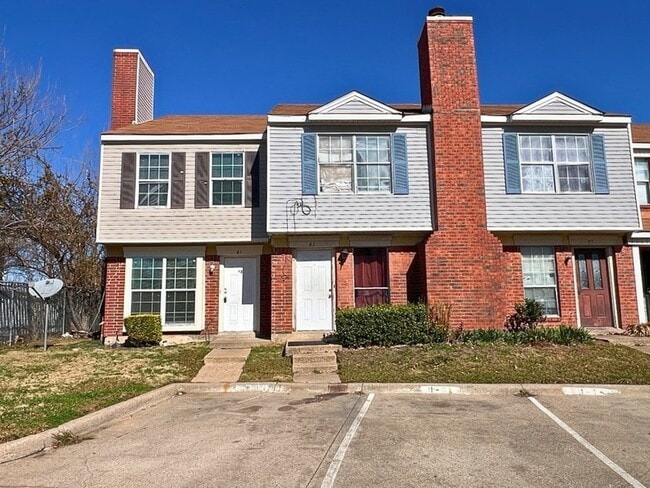 Building Photo - 10500 Lake June Rd Unit H1