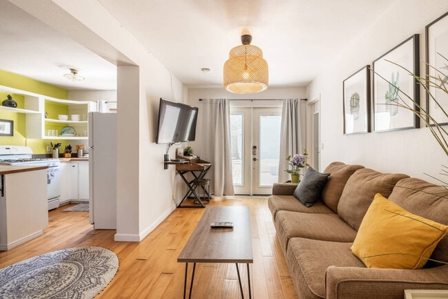 Building Photo - 3270 Cedar St Unit ID1281025P