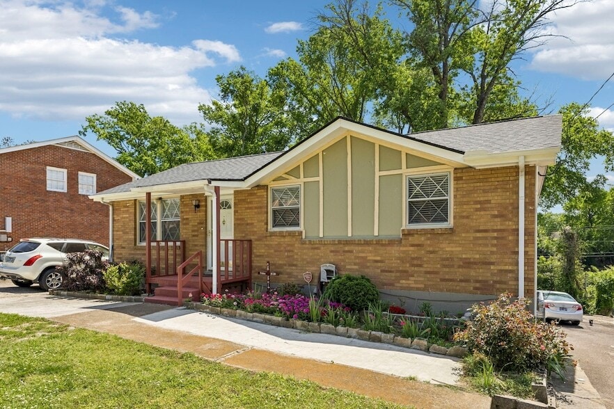 Photo - 261 Eisenhower Dr