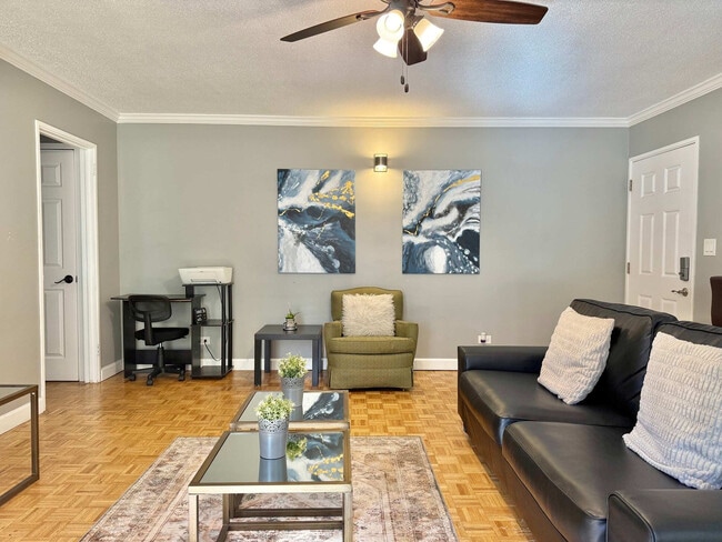 Building Photo - 300 Peachtree St Unit ID1299424P