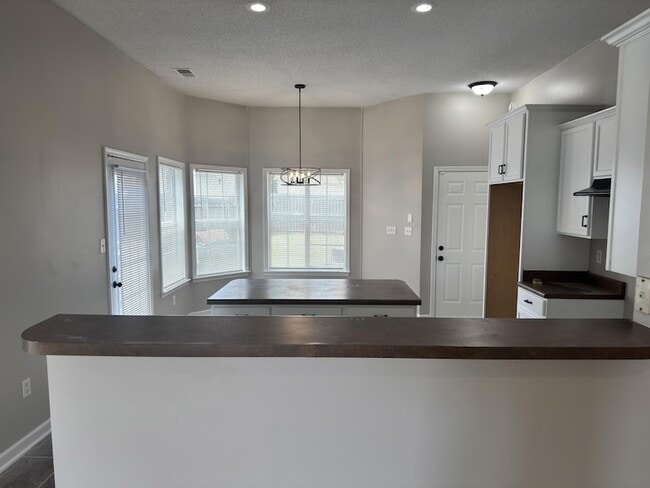 Photo - 1237 Travers Ln