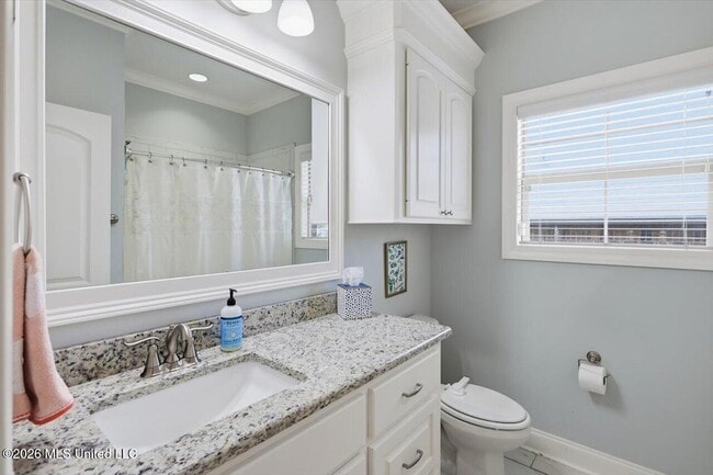 Photo - 320 Oakville Cir