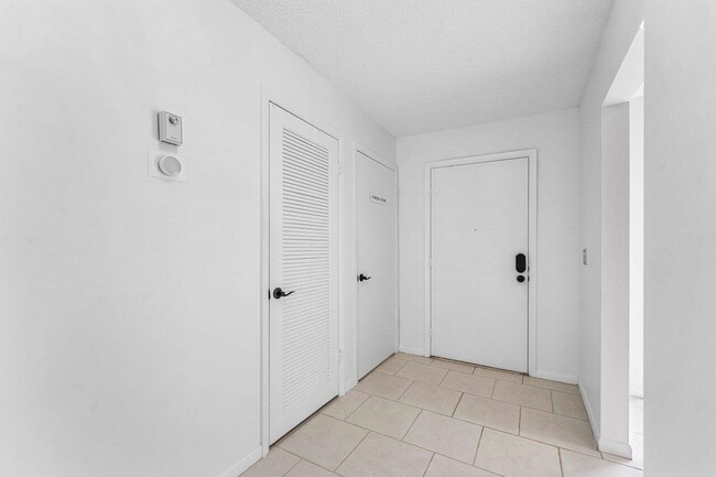 Photo - 8566 Casa Del Lago