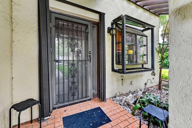 Photo - 4587 Carambola Cir S