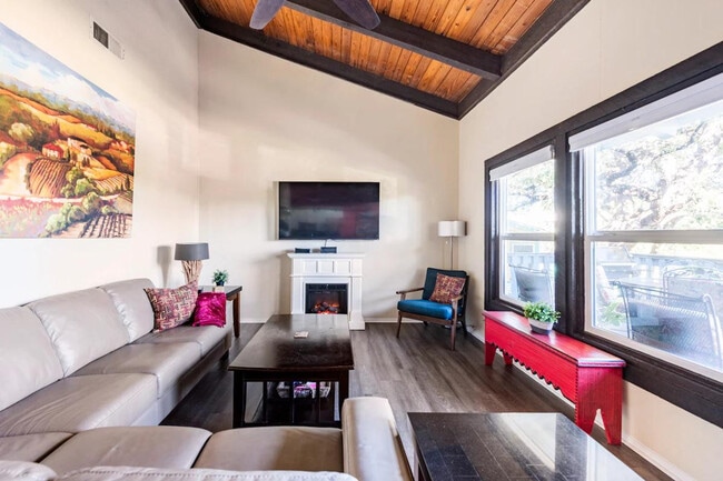 Building Photo - 2305 Trailside Dr Unit ID1054222P