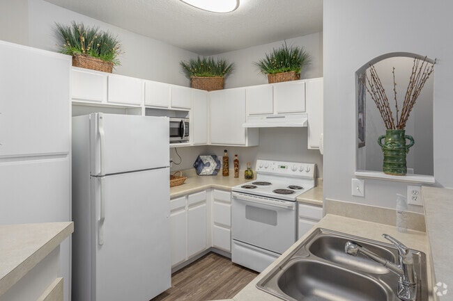 2B, 2BA - 1,256SF - Colonnade at Regency