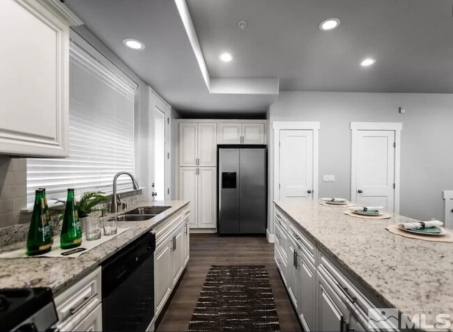 Photo - 750 Bluffs Ct