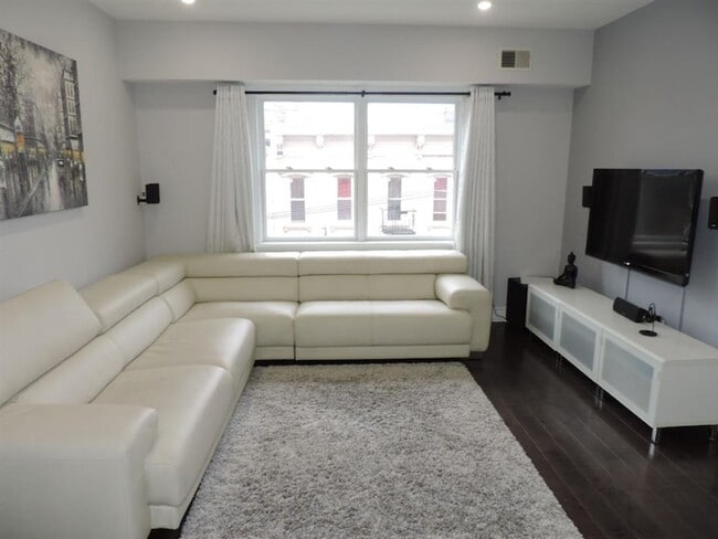 Photo - 84 Bloomfield St