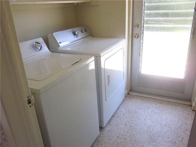 Photo - 2120 NE 56th St Unit "A"