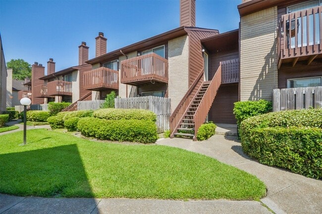 Building Photo - 12905 Woodforest Blvd Unit 608