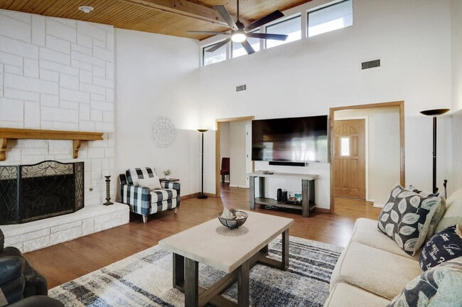 Photo - 568 Sellmeyer Ln Unit ID1019575P