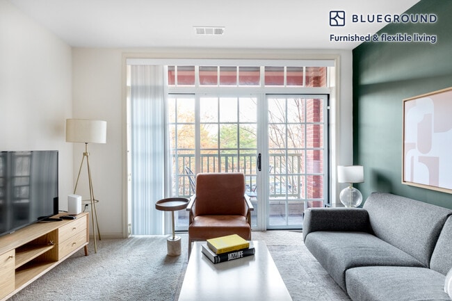 Photo - 925 N Garfield St Unit FL2-ID236