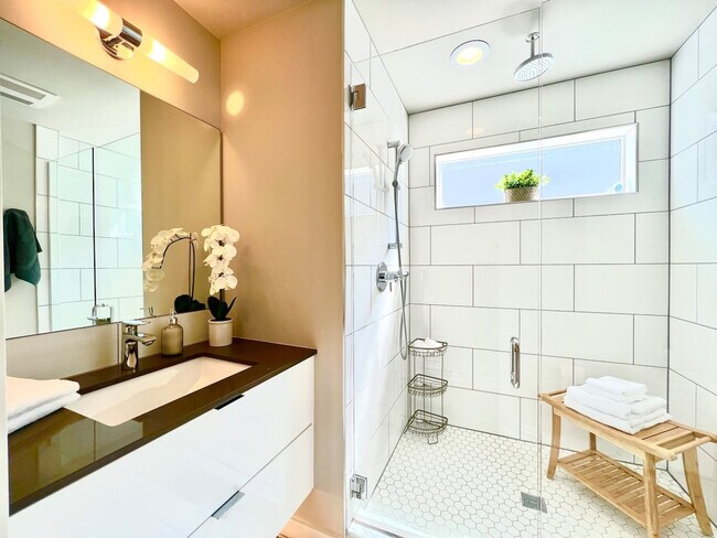 Photo - 1005 E Roy St Unit SI FL4-ID1035934P
