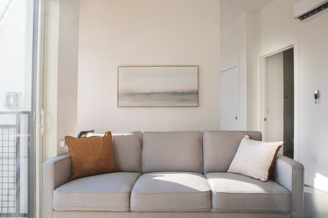 Building Photo - 550 W Juneau Ave Unit SI ID1379025P