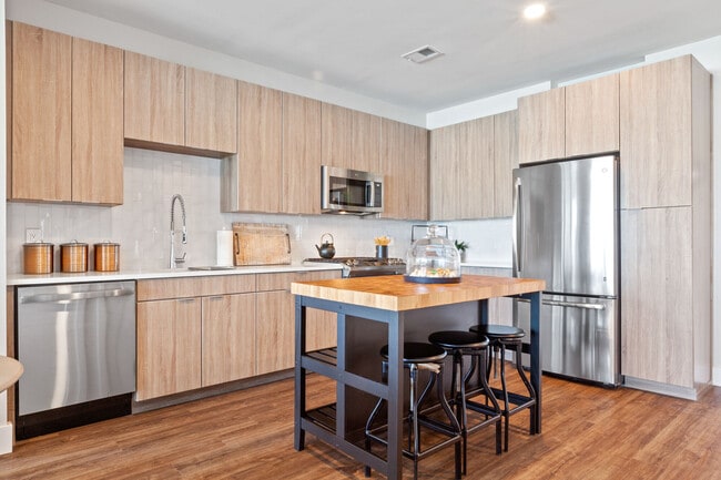 Photo - Canter Green