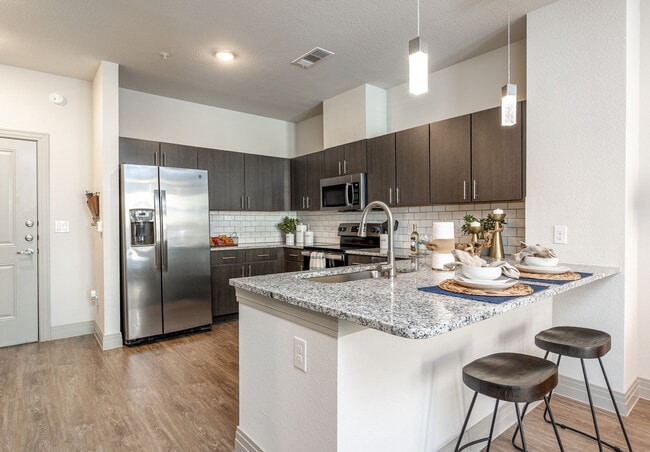 Photo - Olympus Hudson Oaks