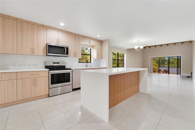 Building Photo - 3719 Estepona Ave