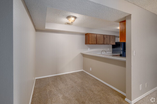 C1 2BR, 2BA - 950SF - Dining Area - Brittany Square Apartments