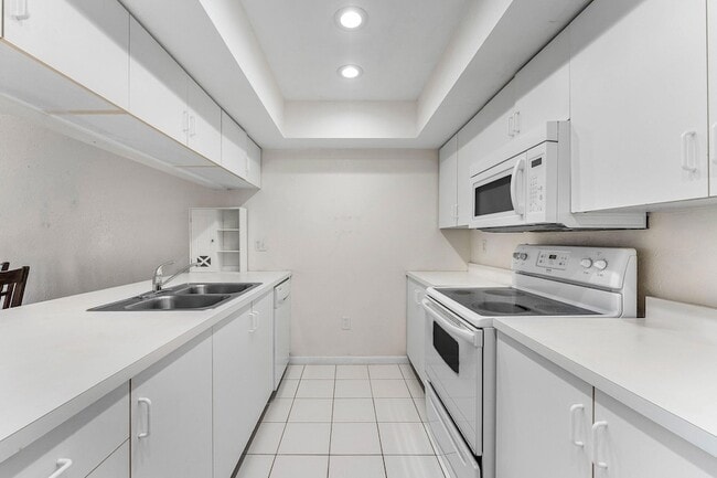 Building Photo - 170 Waterside Dr Unit 170