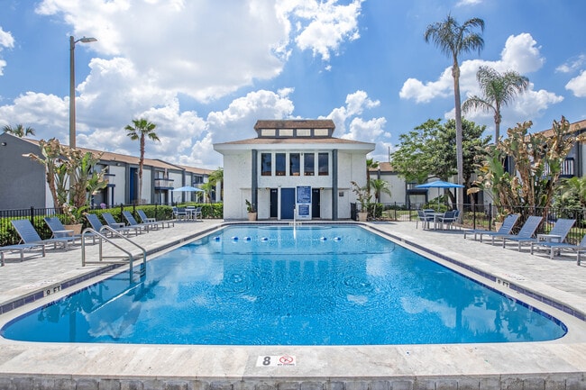 Building Photo - The Easton Apartments