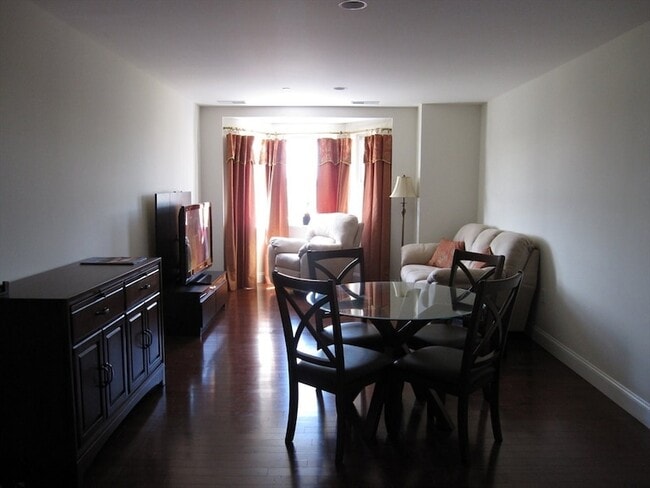 Photo - 120 Wyllis Ave Unit 319