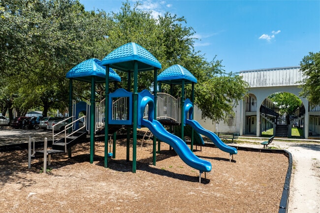 Playground - Oak Chase Apartments
