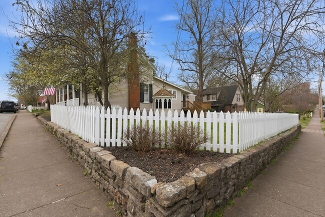 Photo - 117 7th Ave N