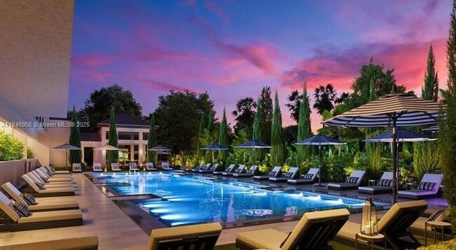 Building Photo - 17990 W Dixie Hwy Unit B13