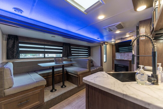 Building Photo - 1905 W St Louis St Unit ID1324836P