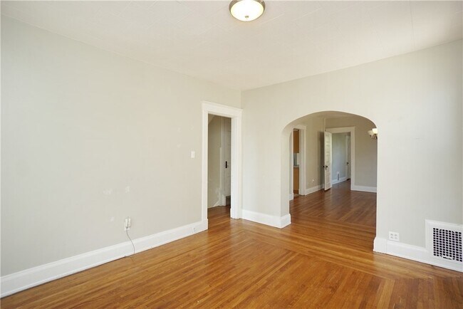 Photo - 2434 Kenilworth Ave Unit 2