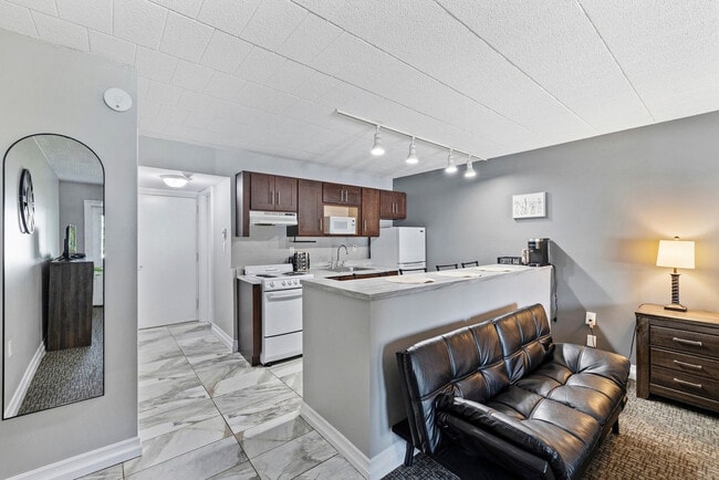 Photo - 30 U.S. 9W-SI ID1466834P Unit SI ID1466834P