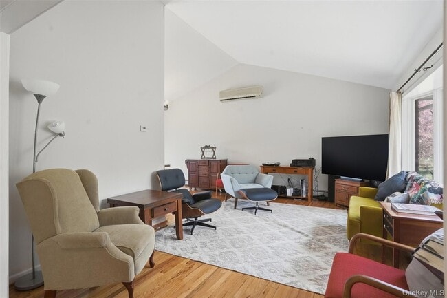 Photo - 14 Feitsma Ln