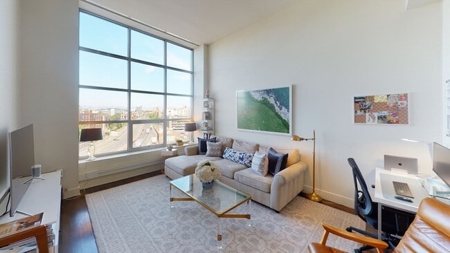 Building Photo - 360 Newbury St Unit 503