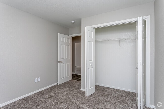 2BR, 2BA - 905 SF - Evergreen - 412 Crossing