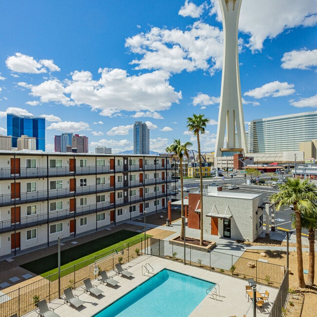 Photo - Courtyard 525 Apartments