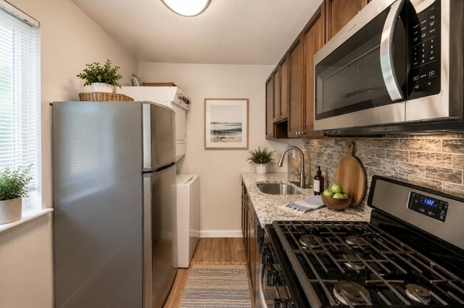 Building Photo - Quail Hollow Apartment Homes