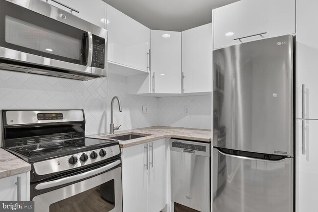Photo - 451 M St NW
