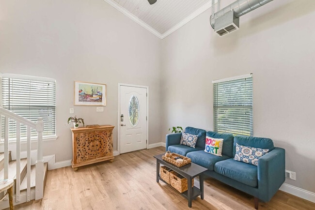 Photo - 510 E King St Unit ID1337484P