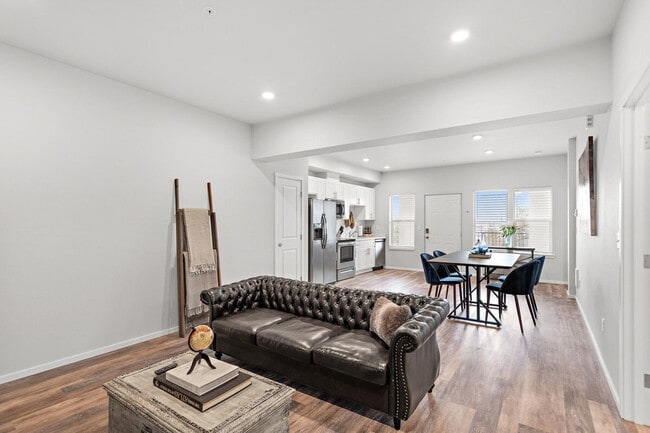 Building Photo - 624 E 32nd St Unit ID1296629P