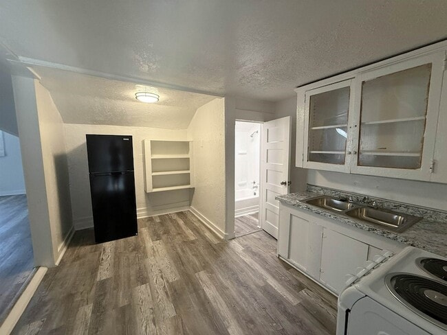 Photo - 2567 Rusk St