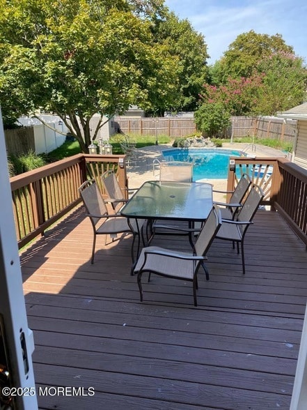 Photo - 327 Roosevelt Ave