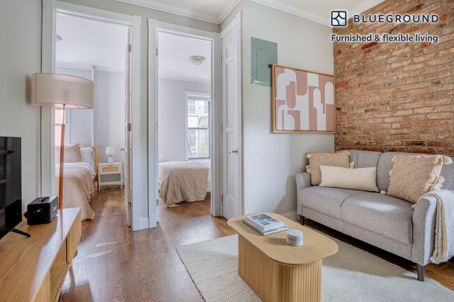 Building Photo - 309 E 8th St Unit FL2-ID1236