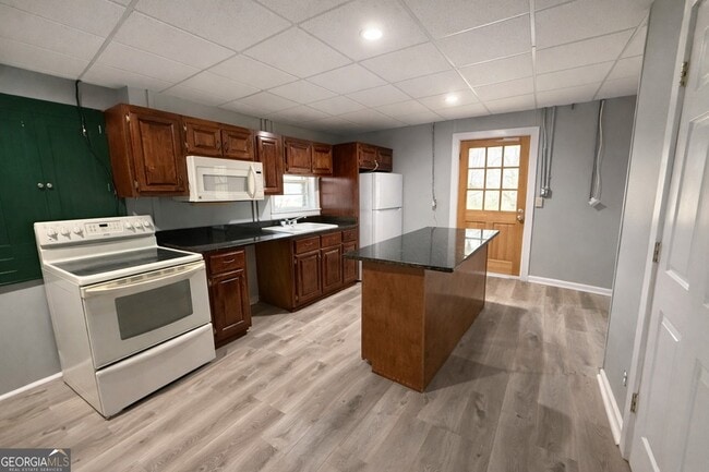 Photo - 269 W Hermitage Rd NE