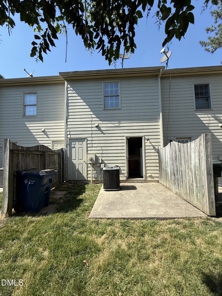 Photo - 2905 Faversham Pl
